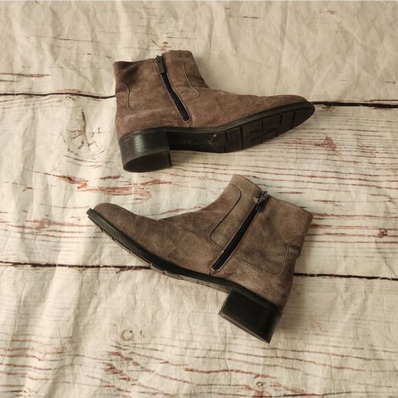 Aquatalia Oribella Gray Suede Ankle Booties Size 8.5 - Picture 2 of 5